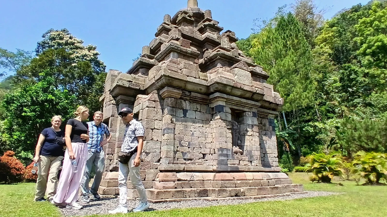 Paseo por la naturaleza en la terraza de arroz del templo Selogriyo y recorrido en jeep por el monte Merapi - Image 7