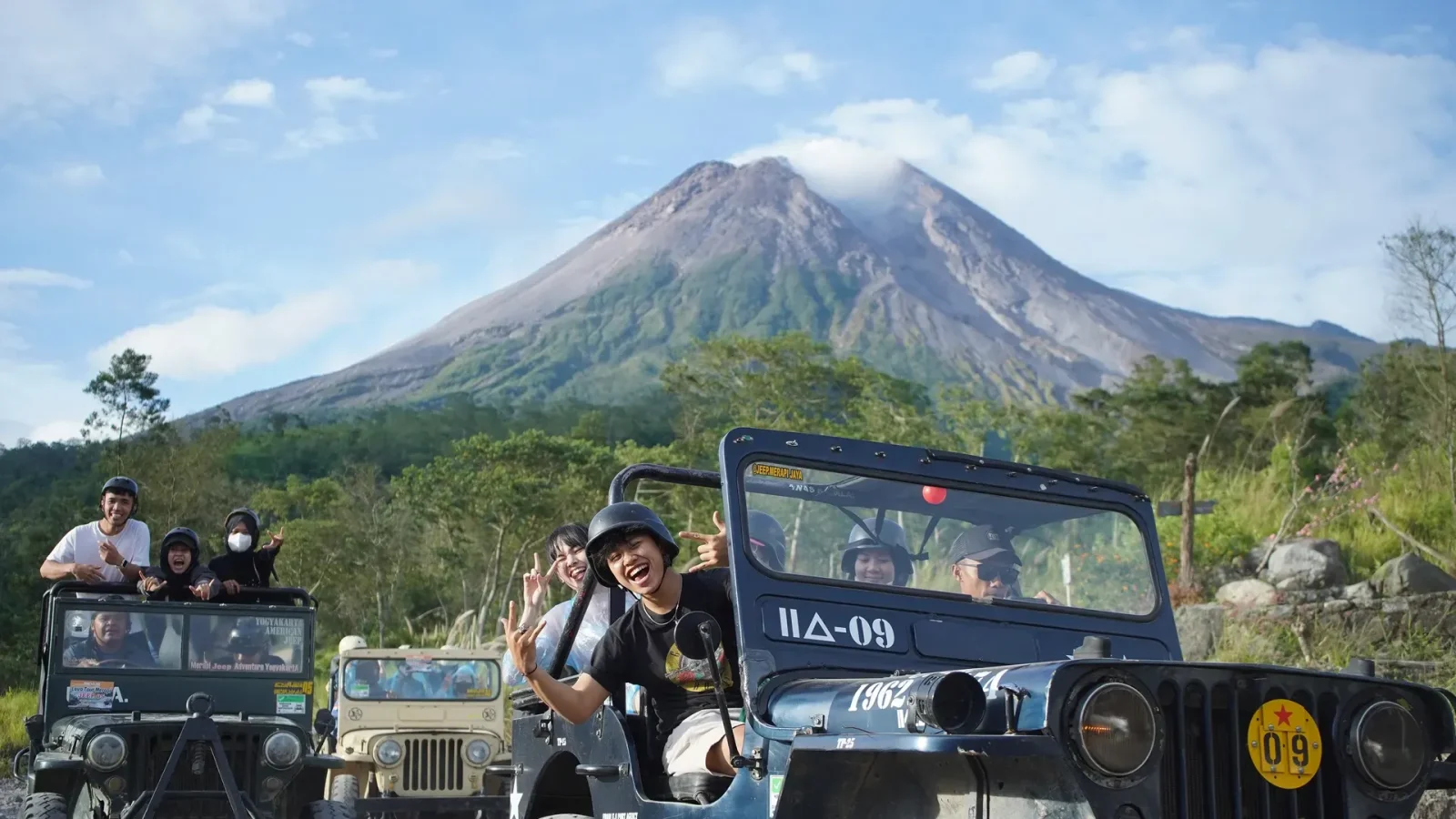 Merapi Volcano 4WD Jeep Tour and Pindul Cave River Tubing