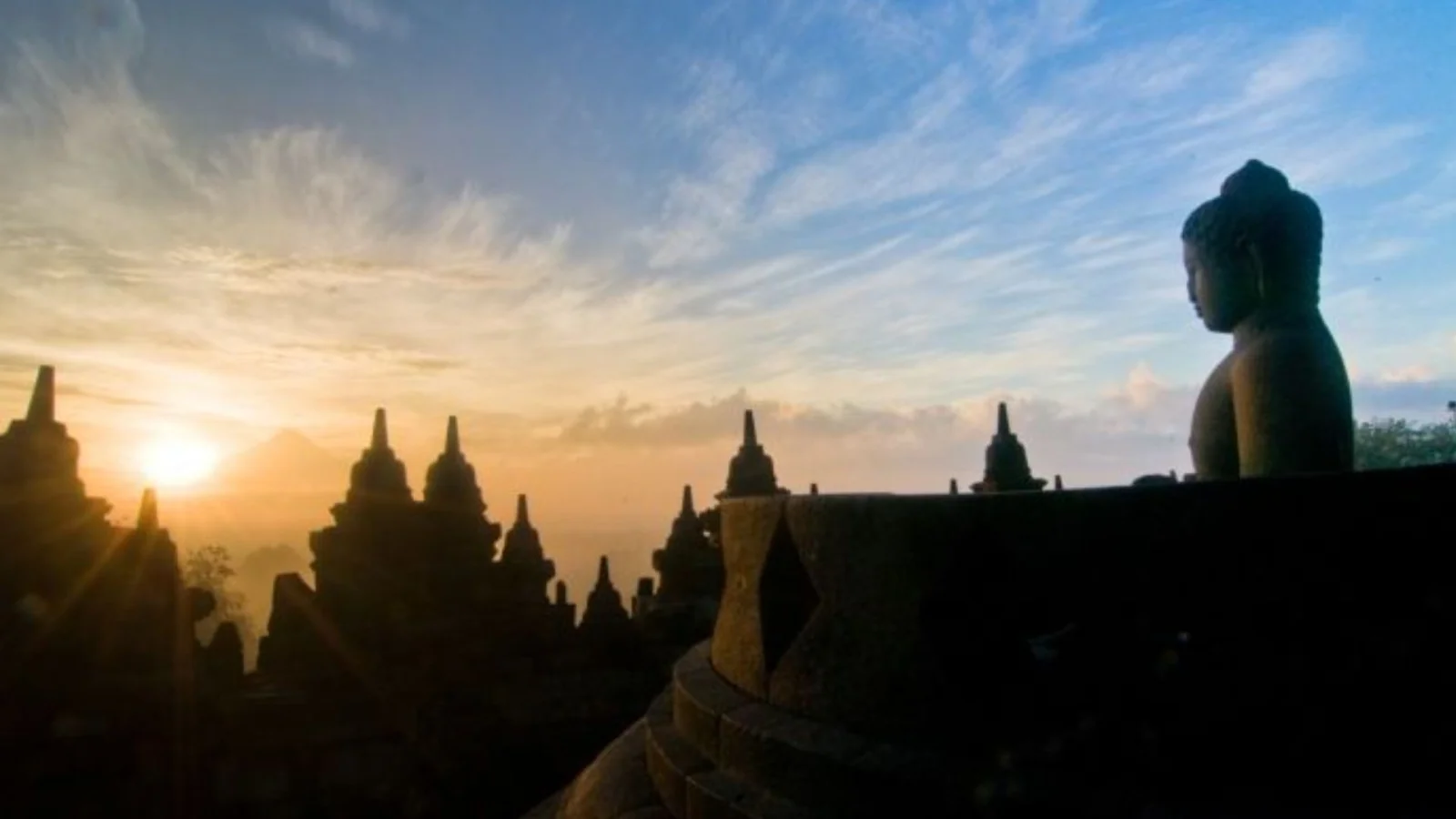 Borobudur Sunrise Tour on the Temple Structure - Image 7