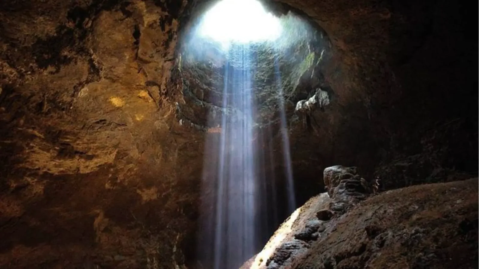 Jomblang Cave Heaven’s Light Tagestour Yogyakarta Experience