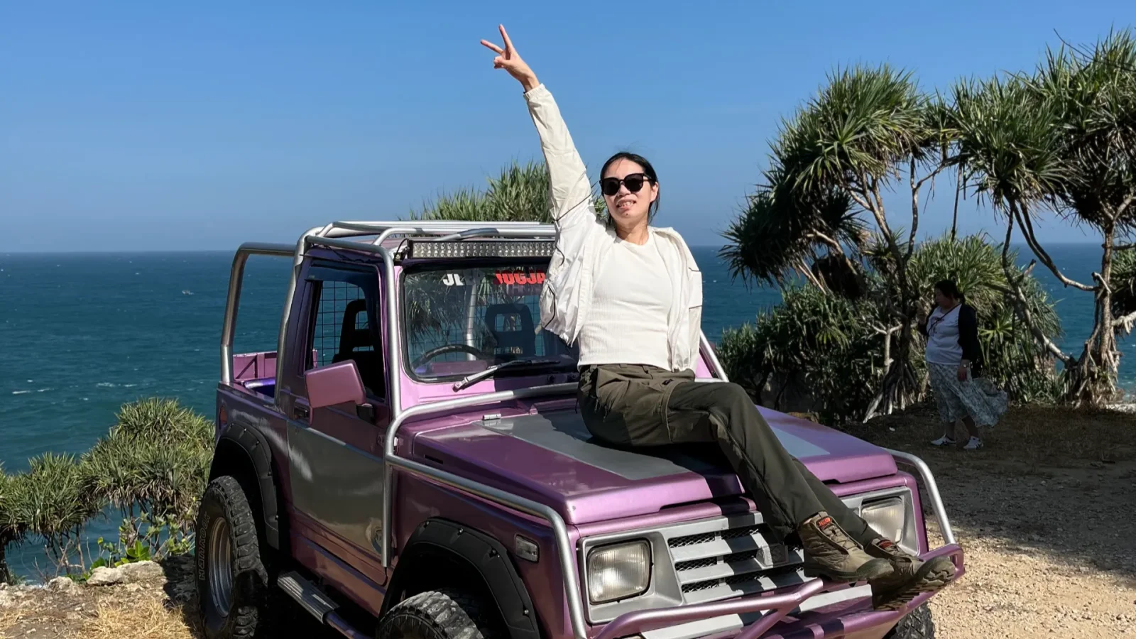 Paseo en góndola por la playa de Timang sobre los acantilados del océano de Yogyakarta - Image 8