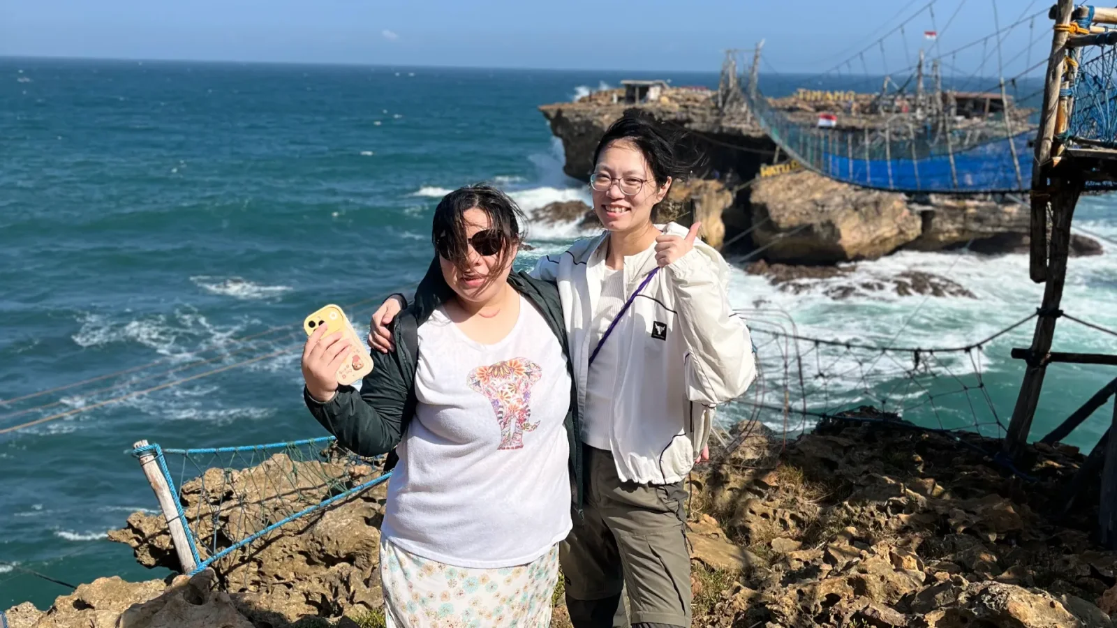 Paseo en góndola por la playa de Timang sobre los acantilados del océano de Yogyakarta - Image 5
