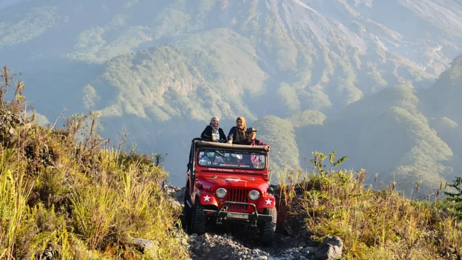 Paseo por la naturaleza en la terraza de arroz del templo Selogriyo y recorrido en jeep por el monte Merapi