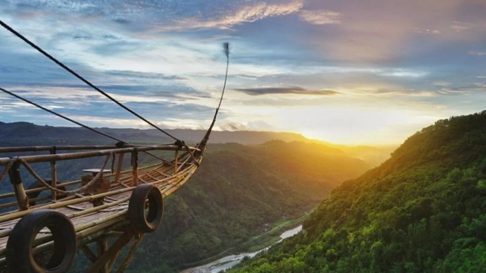 Yogyakarta Sunrise Tour dan Pengalaman Gondola Pantai Timang