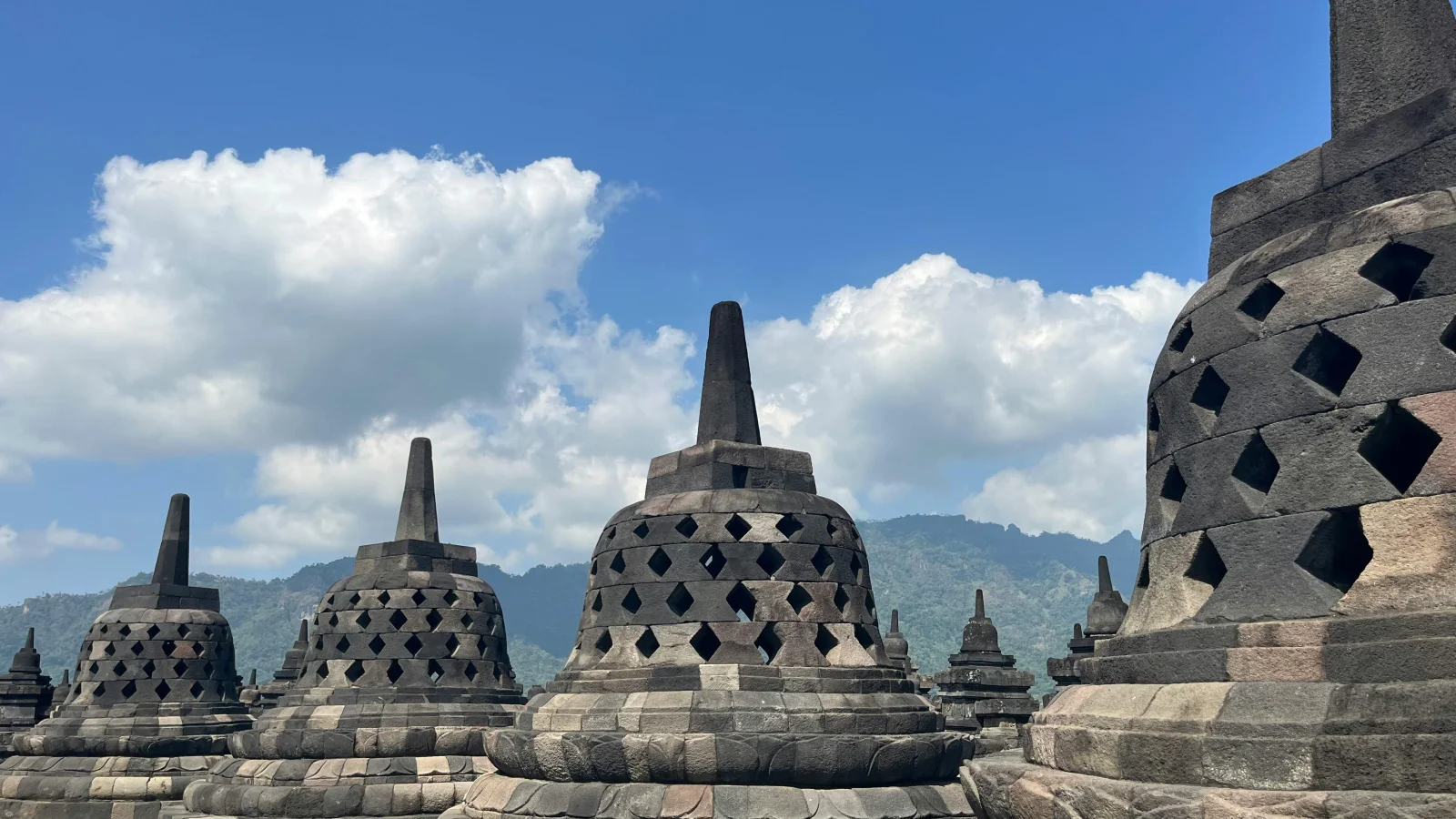 Borobudur Temple Setumbu Sunrise and Yogyakarta City Highlights Tour - Image 6