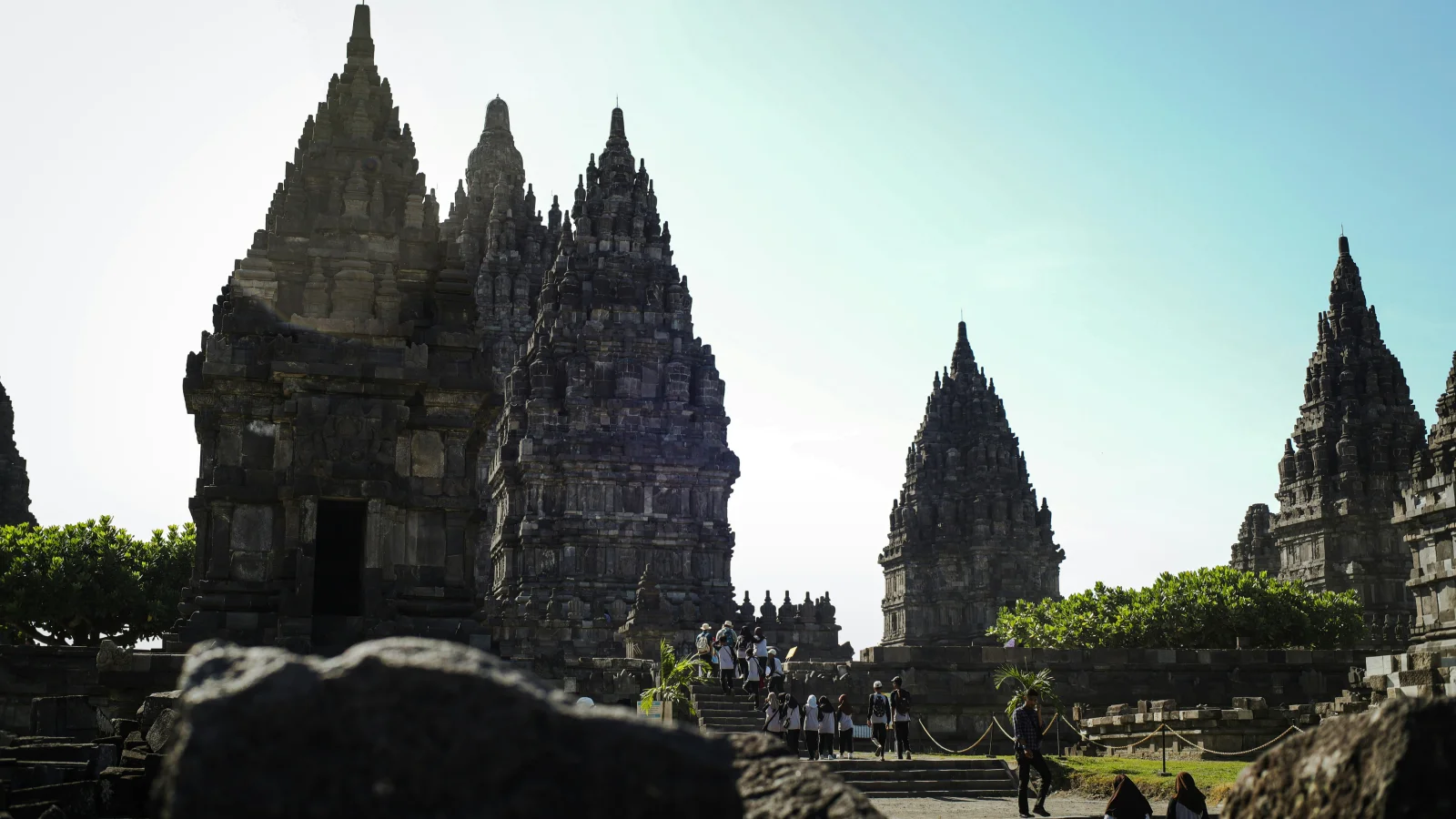 Yogyakarta Borobudur Climb-up and Prambanan Temple One Day Tour - Image 7