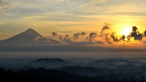 Borobudur Temple Setumbu Sunrise and Yogyakarta City Highlights Tour - Image 8