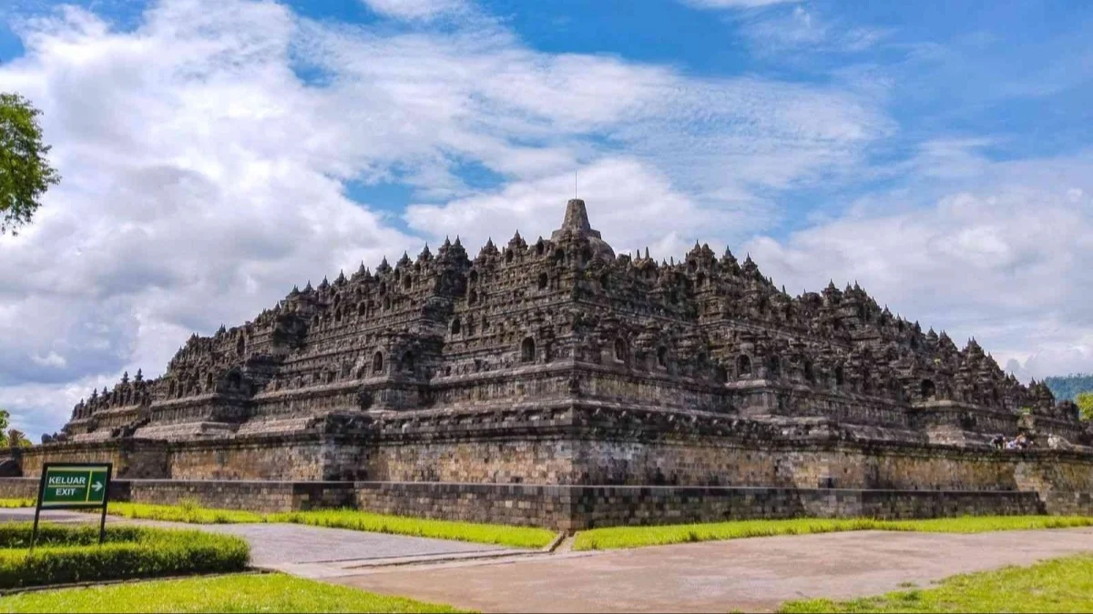 Borobudur Temple Tour