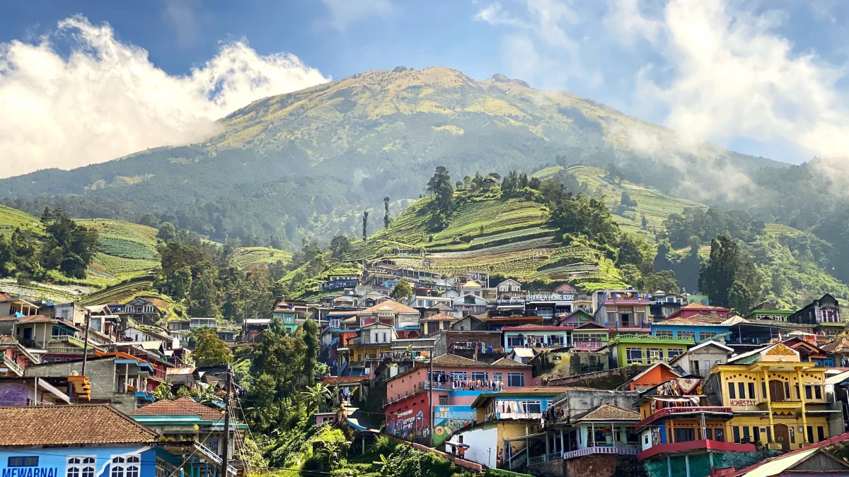 Eksplorasi Desa Nepal Van Java