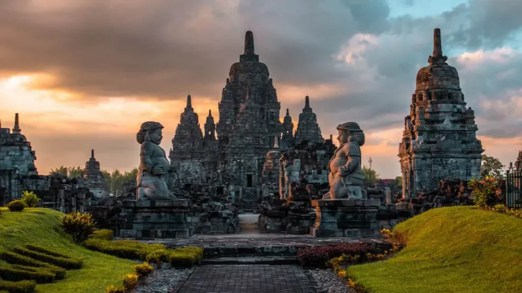 Guided Cultural and Scenic Exploration